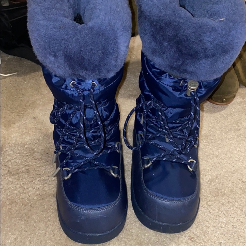 Navy Ugg Snow/Ski Moon Boot size 9